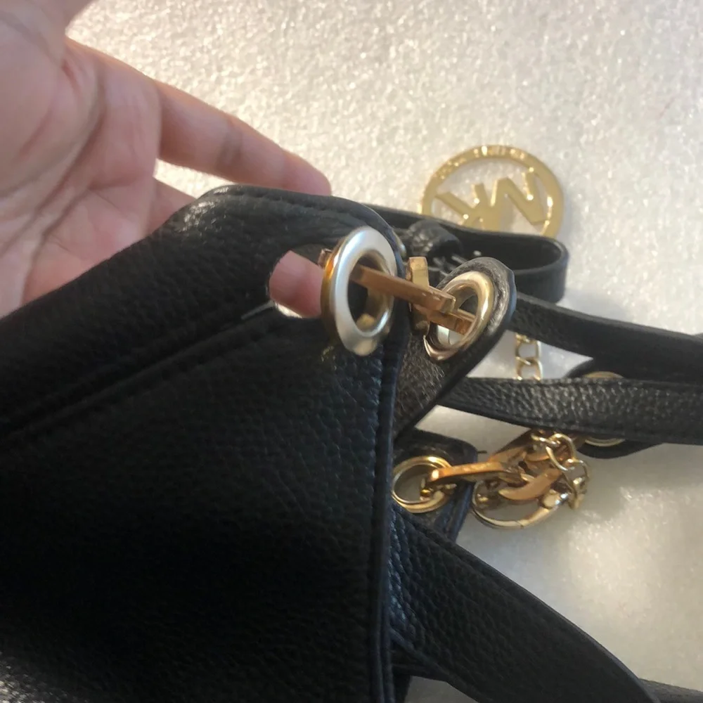 Michael Korea black purse. - Picture 13 of 16